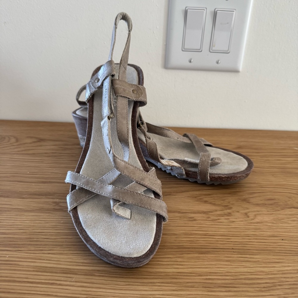 Merrell Taupe Women's Sandals